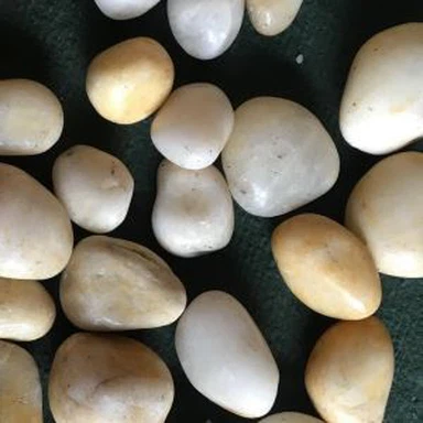 White Beach Kamienista plaża