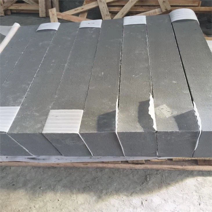 Krawężnik z czarnego piaskowca